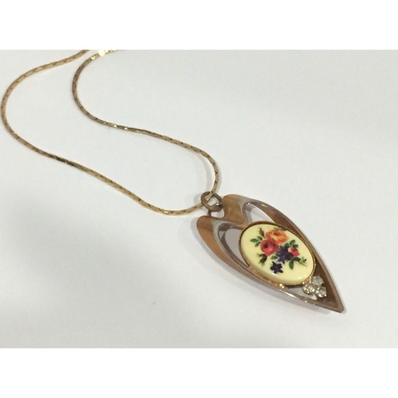 Vintage Gold Heart Necklace with Flowered Cabochon Vintage Patina Very Nice - Picture 1 of 4